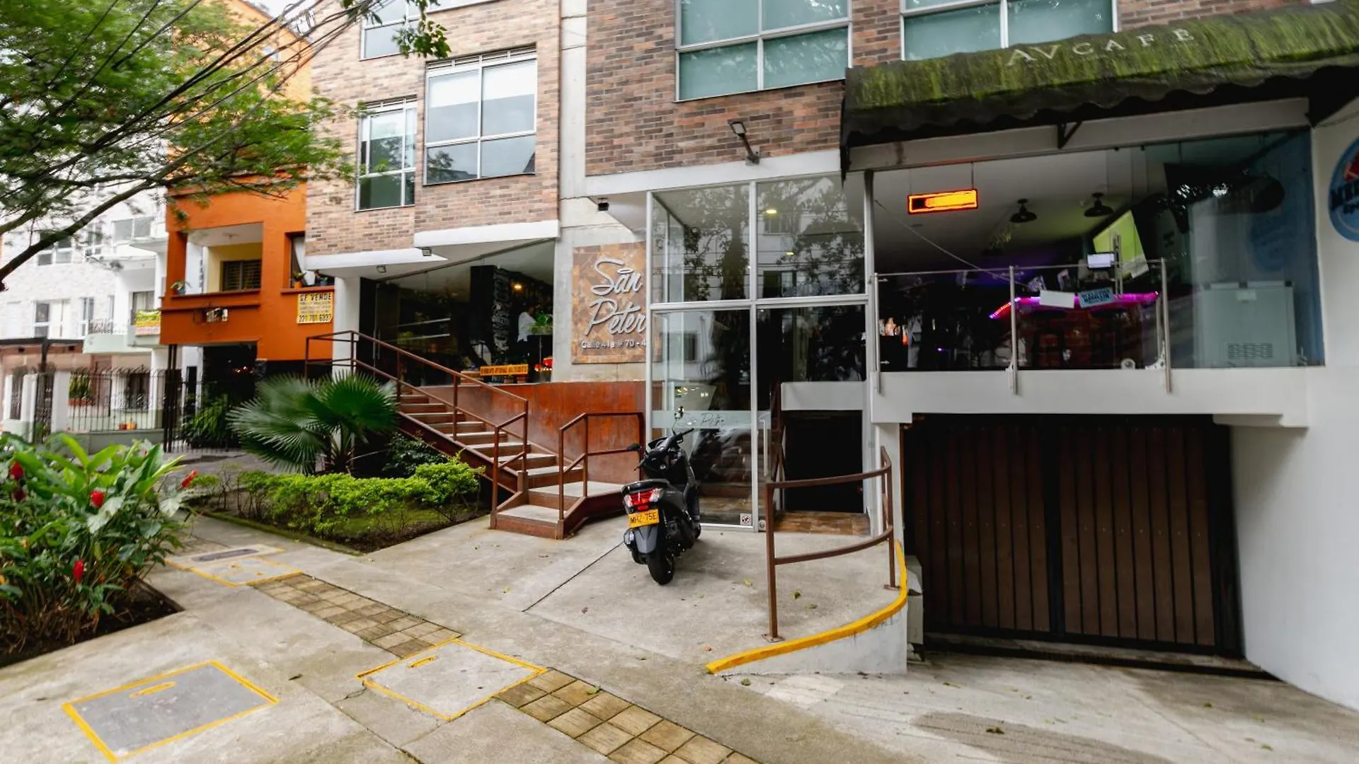 New Comfortable Laureles Apartment Great Location! Medellin Colombia