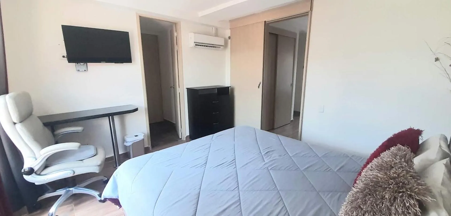 New Comfortable Laureles Apartment Great Location! Medellin Colombia