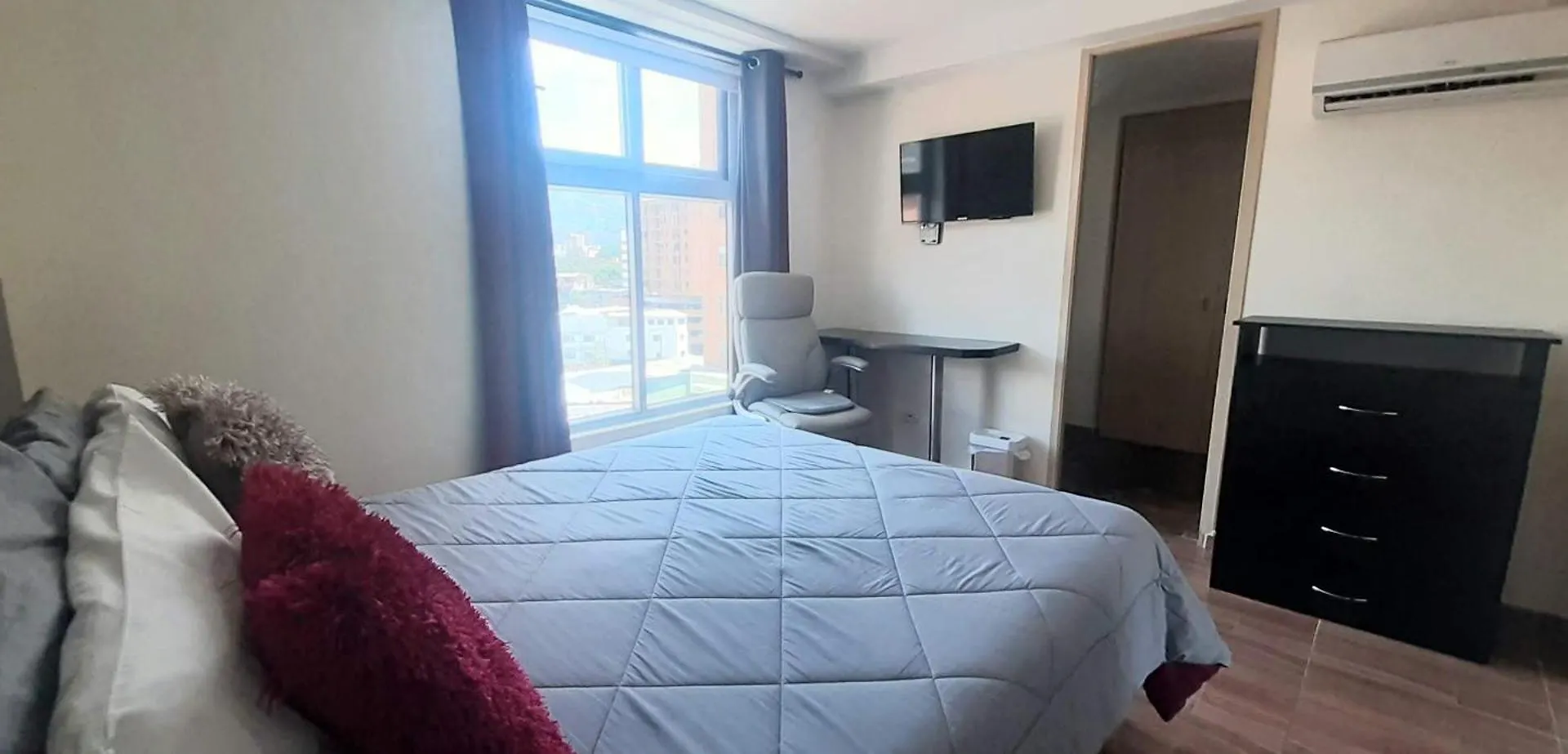 New Comfortable Laureles Apartment Great Location! Medellin